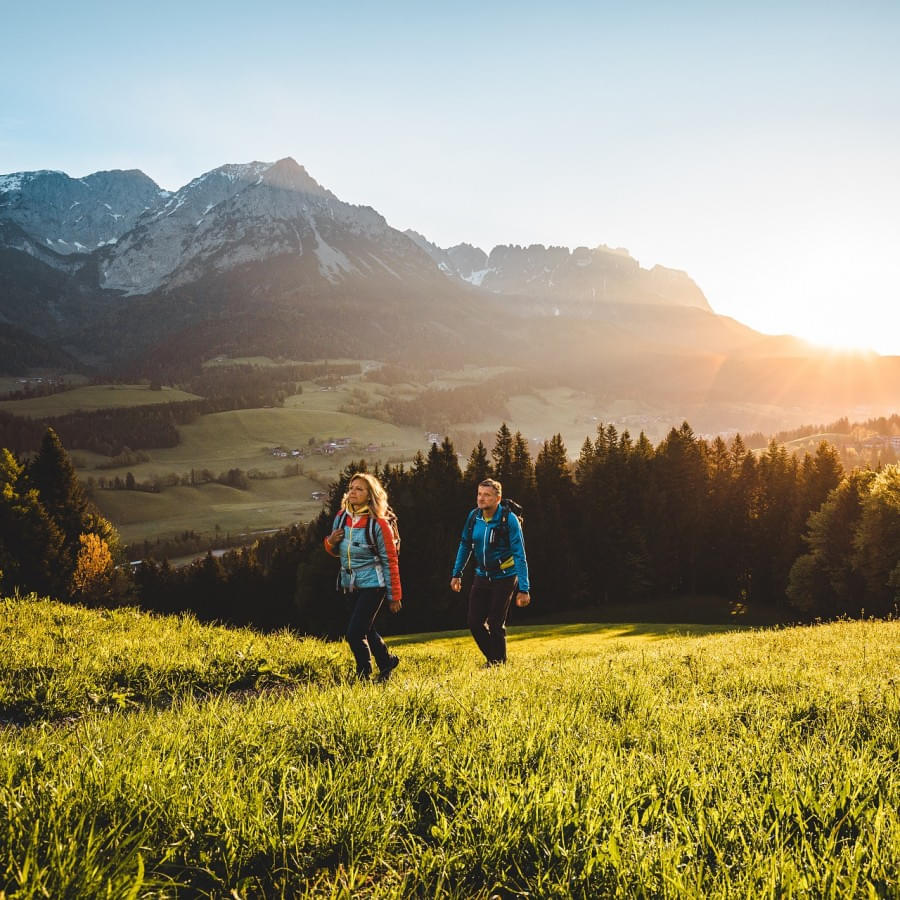 hd-Fruehling-Wandern-Sonnenaufgang-SoellCmathaeusgartner